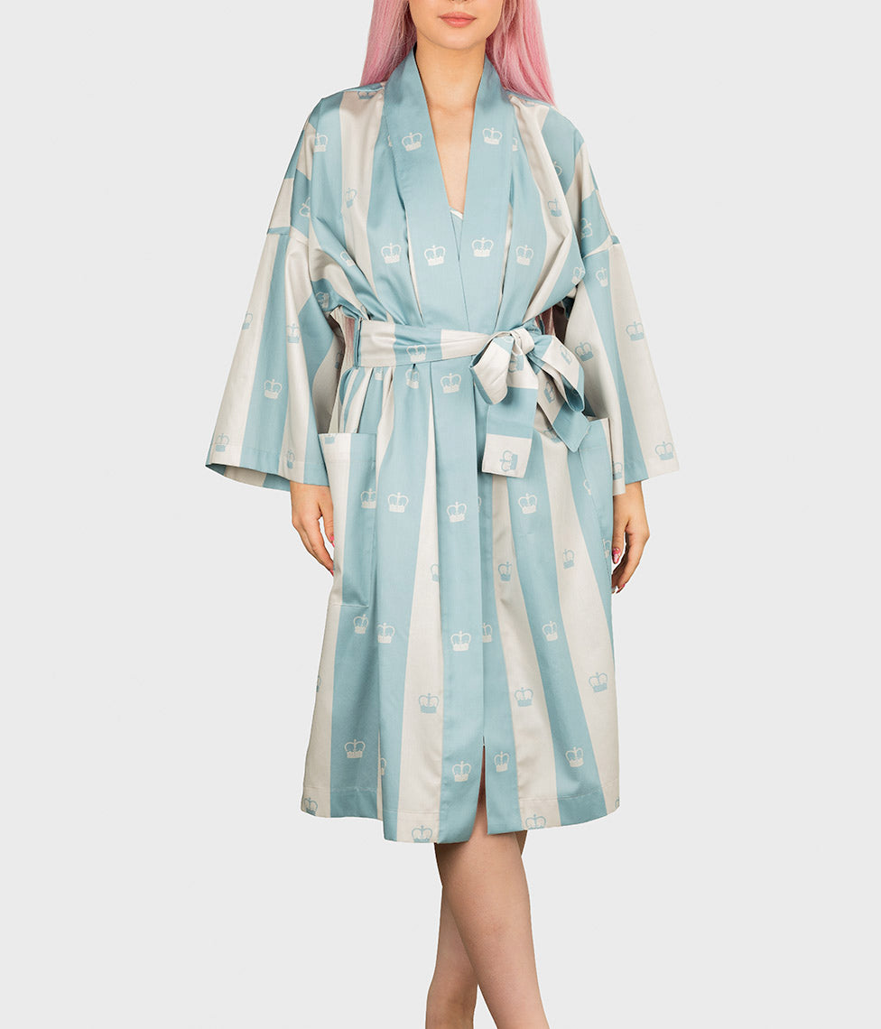 Satino chalatas kimono su maišeliu Slapta Meilė Jūsų Didenybei Blue (balta, melsva)