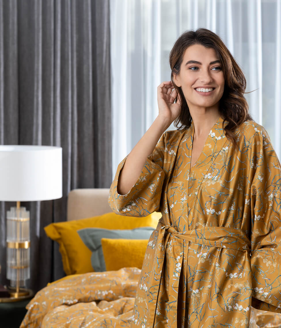 Satino chalatas kimono su maišeliu Dreamy Ochre (ochros), 2 nuotrauka