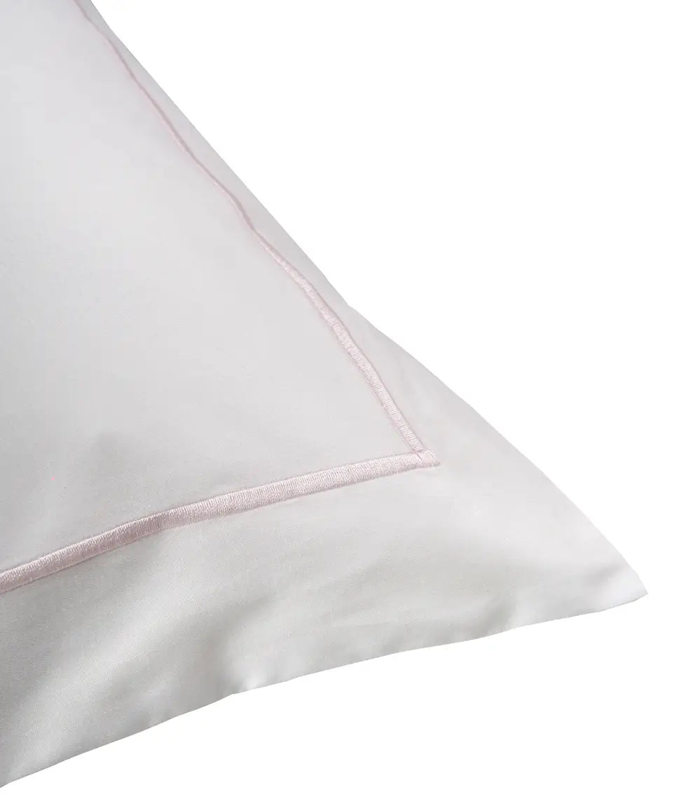 Satino pagalvės užvalkalas Solid White su Primrose Pink siuvinėtu peltakiu (rausva), 2 nuotrauka