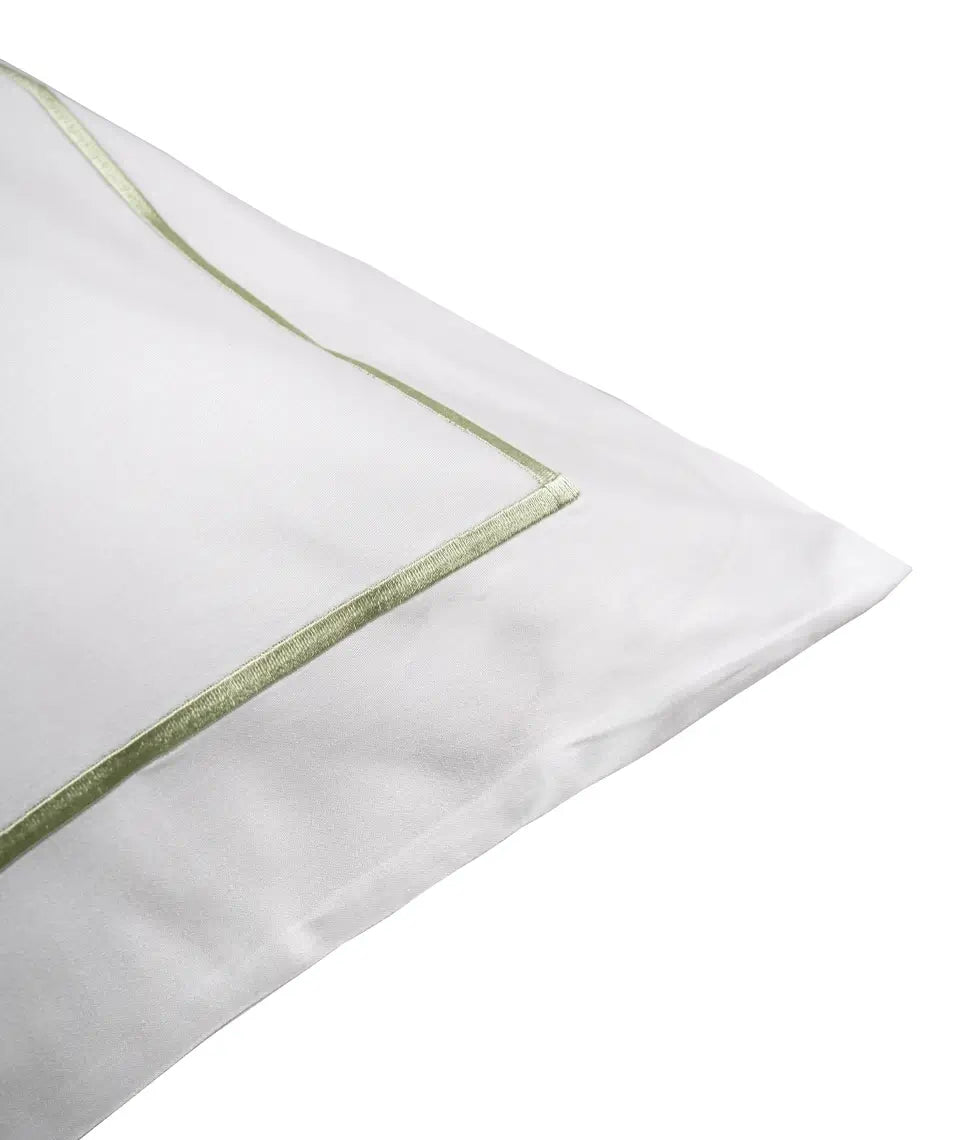 Satino pagalvės užvalkalas Solid White su Sweet Lime siuvinėtu peltakiu (saldžiojo laimo), 2 nuotrauka