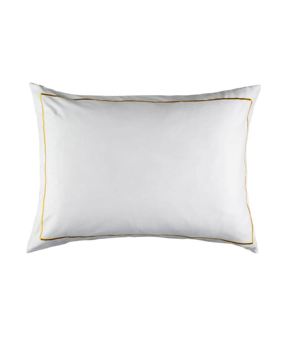 Viešbučio satino pagalvės užvalkalas Solid Optical White su Gold siuvinėtu peltakiu (optiškai balta)
