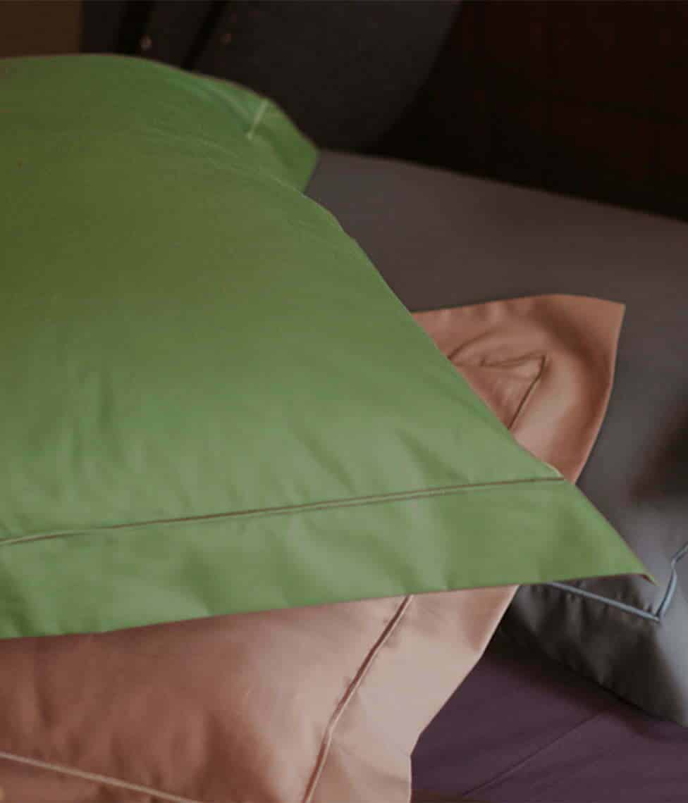 Satino pagalvės užvalkalas Olive Green (žalia), 2 nuotrauka