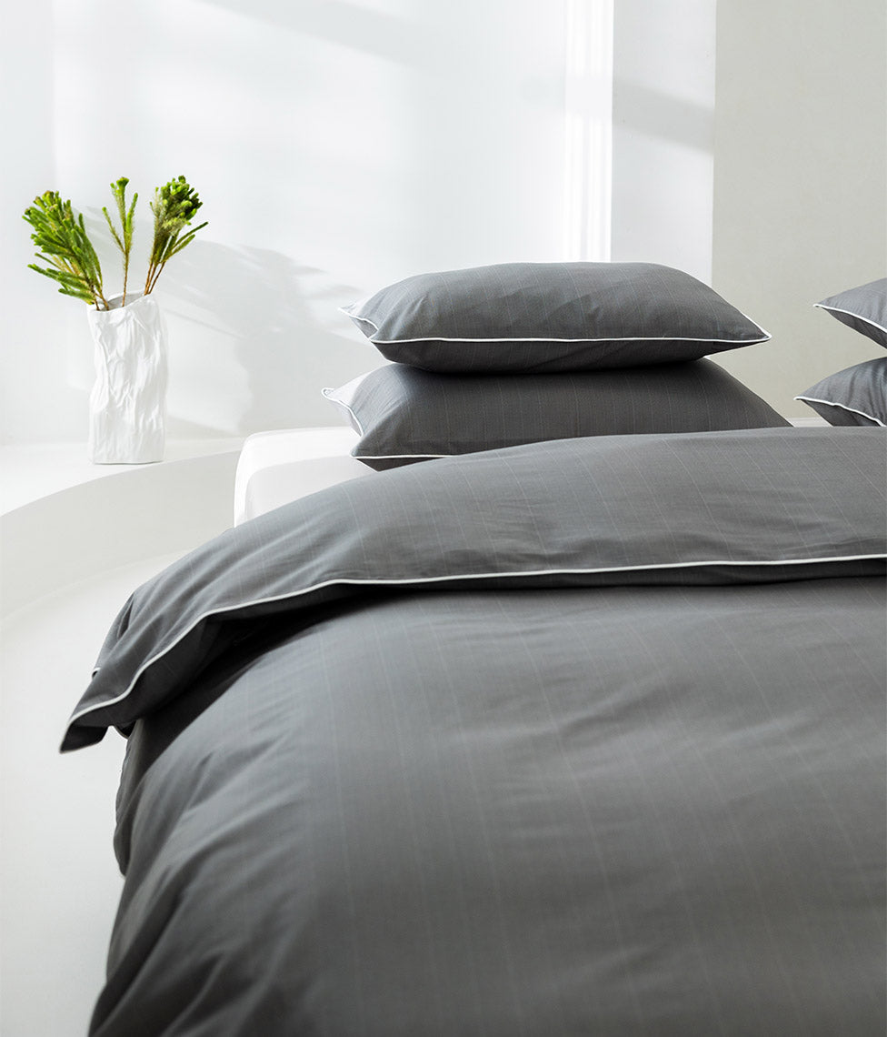 Satino pagalvės užvalkalas su kanteliu Stripe In Line Grey (pilka), 4 nuotrauka