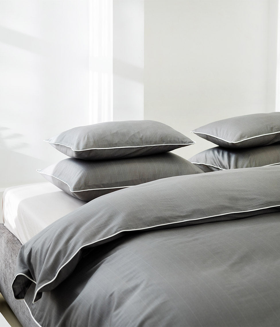 Satino pagalvės užvalkalas su kanteliu Stripe In Line Grey (pilka), 3 nuotrauka