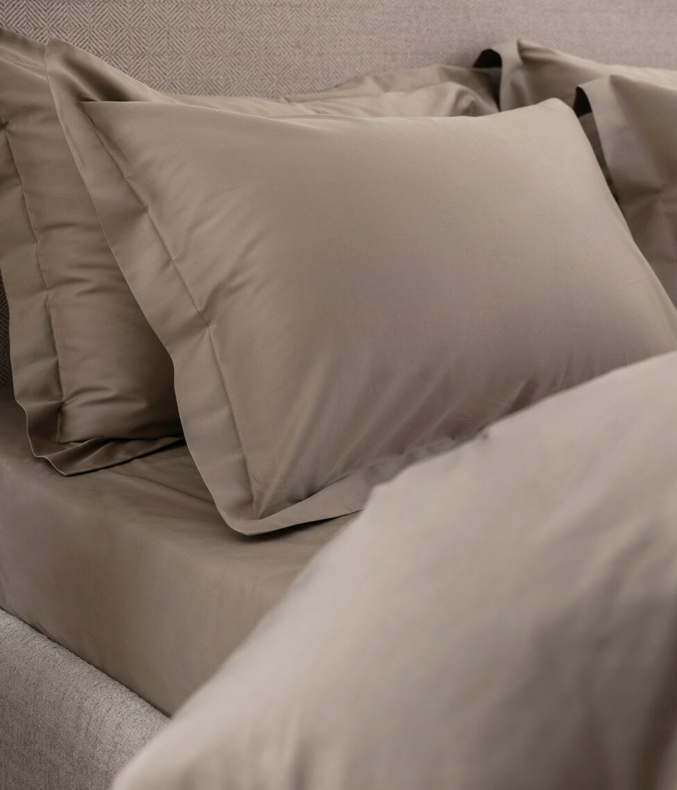 Satino pagalvės užvalkalas Solid Grey Cliff (uolų pilka)