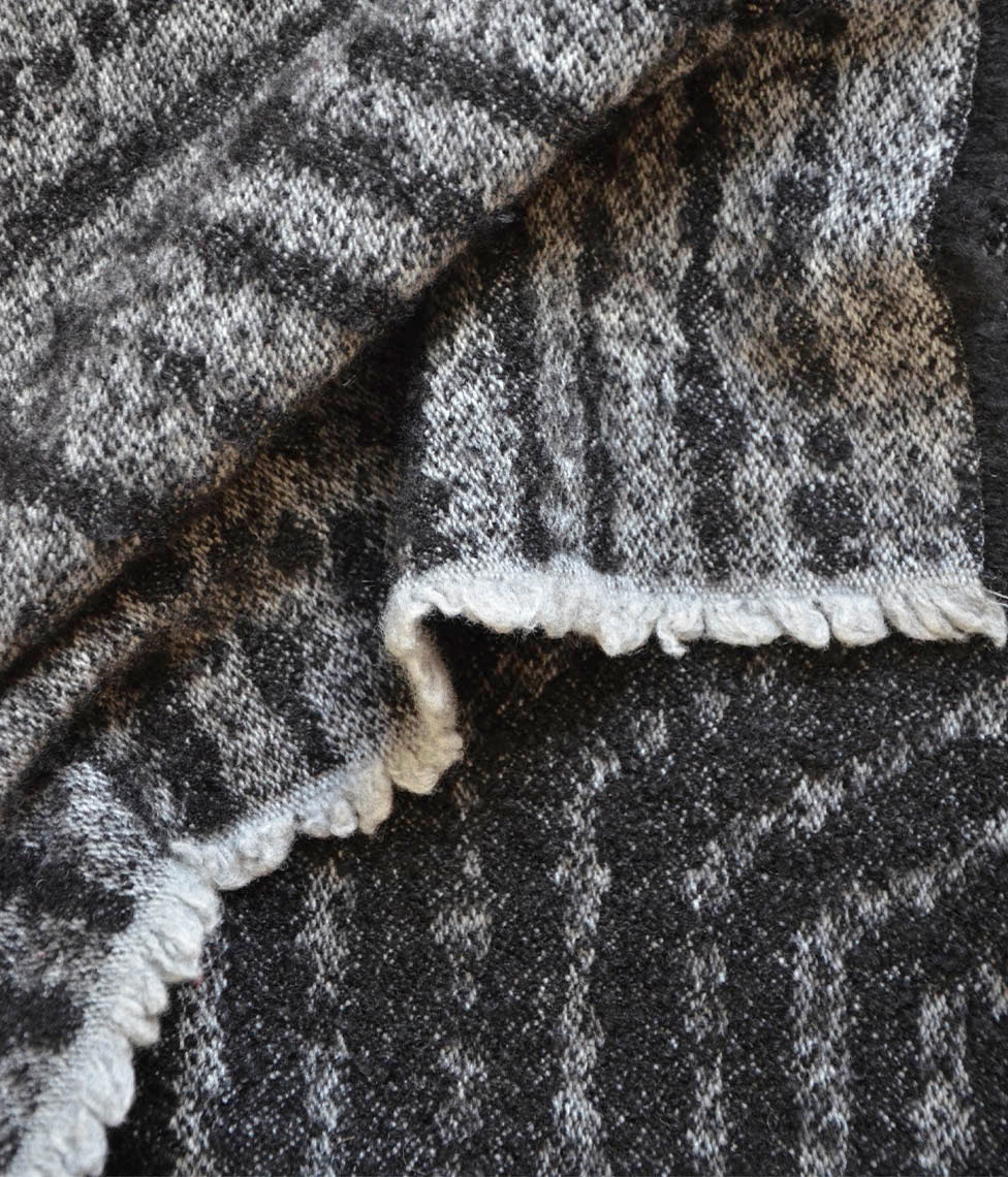 Pledas Boucle Black 130x180cm
