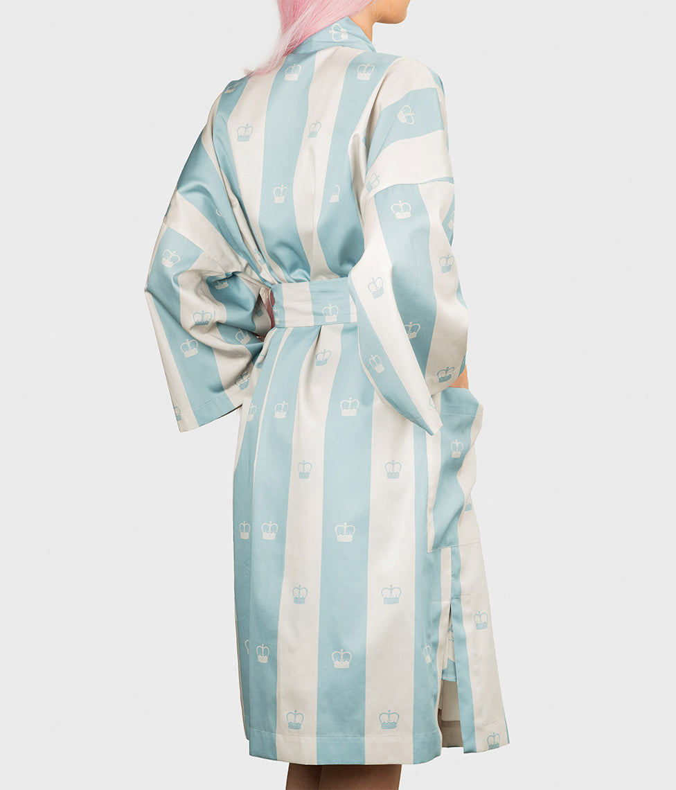Satino chalatas kimono su maišeliu Slapta Meilė Jūsų Didenybei Blue (balta, melsva), 3 nuotrauka