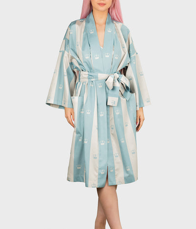 Satino chalatas kimono su maišeliu Slapta Meilė Jūsų Didenybei Blue (balta, melsva)