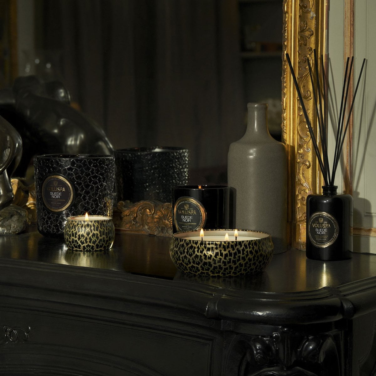Voluspa didelė žvakė Suede Noir, 3 nuotrauka