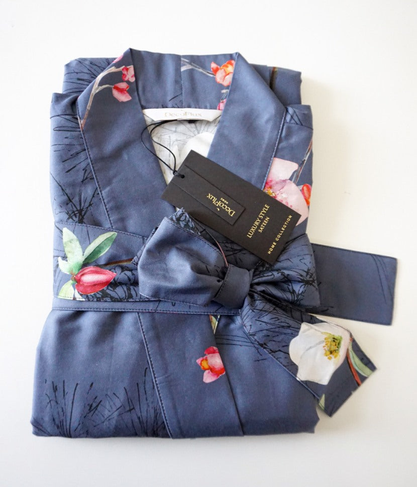 Satino chalatas Blossom Dark Blue (mėlyna)