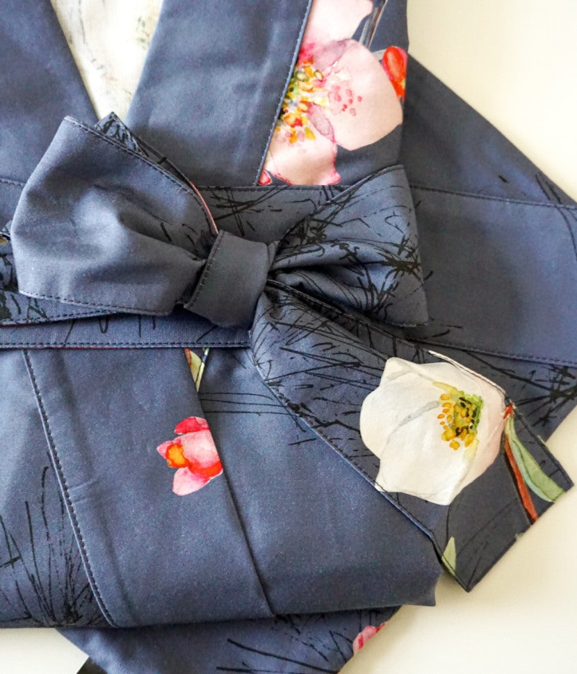 Satino chalatas Blossom Dark Blue (mėlyna), 2 nuotrauka