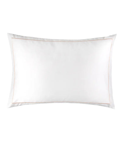 Satino pagalvės užvalkalas Solid White su Creamy Peach siuvinėtu peltakiu (persikinė)