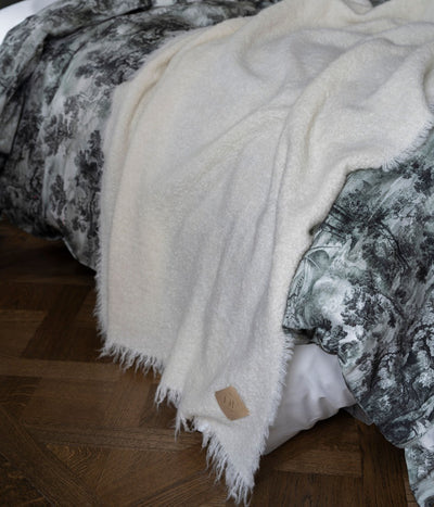 Prabangus PREMIUM pledas Boucle ALP 130x175cm + juoda dovanų dėžutė