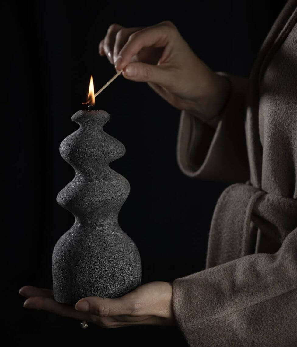 Žvakė Karalienė Barbora, Anthracite
