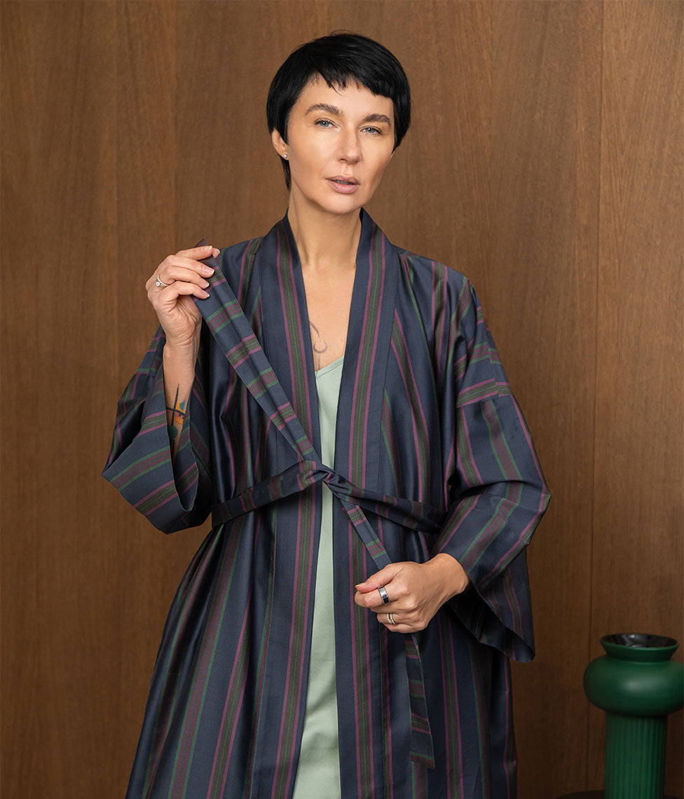 Satino chalatas kimono Etno Baltic (marga, tamsiai mėlyna)