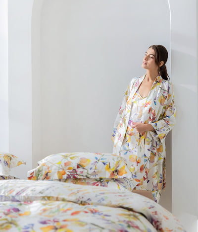 Satino chalatas kimono Rainbow White (balta, marga)
