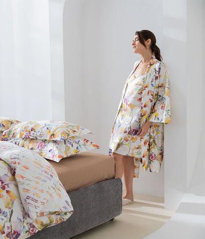 Satino chalatas kimono Rainbow White (balta, marga), 4 nuotrauka