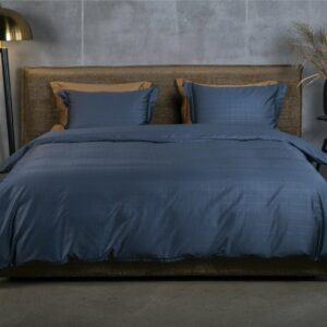 decoflux-sengetøj-pudebetræk-satin-skak-iq-sølv-blå-4-skaleret-1
